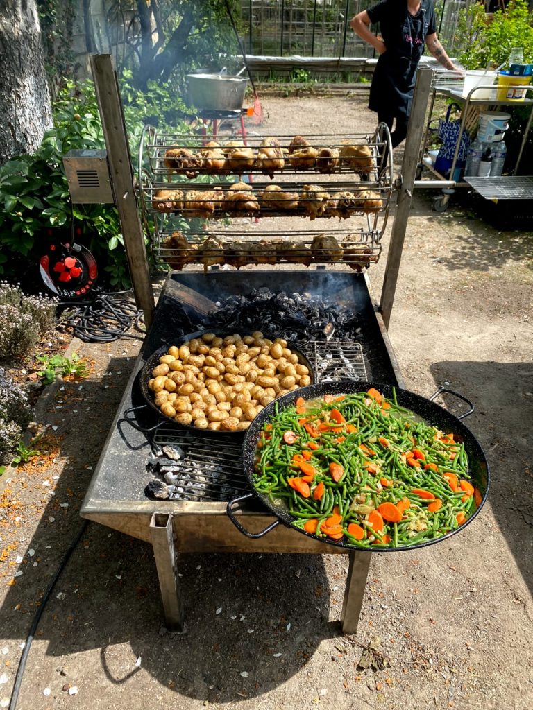 Formule BBQ Poulet Rôti Poulet Volaille à la BROCHE au Barbecue HUGO Délice Traiteur BBQ Valenciennes Formules Buffets Chaud ou Froid, cuisson broche Cochon de Lait Cochon à la Broche Méchoui de Porc